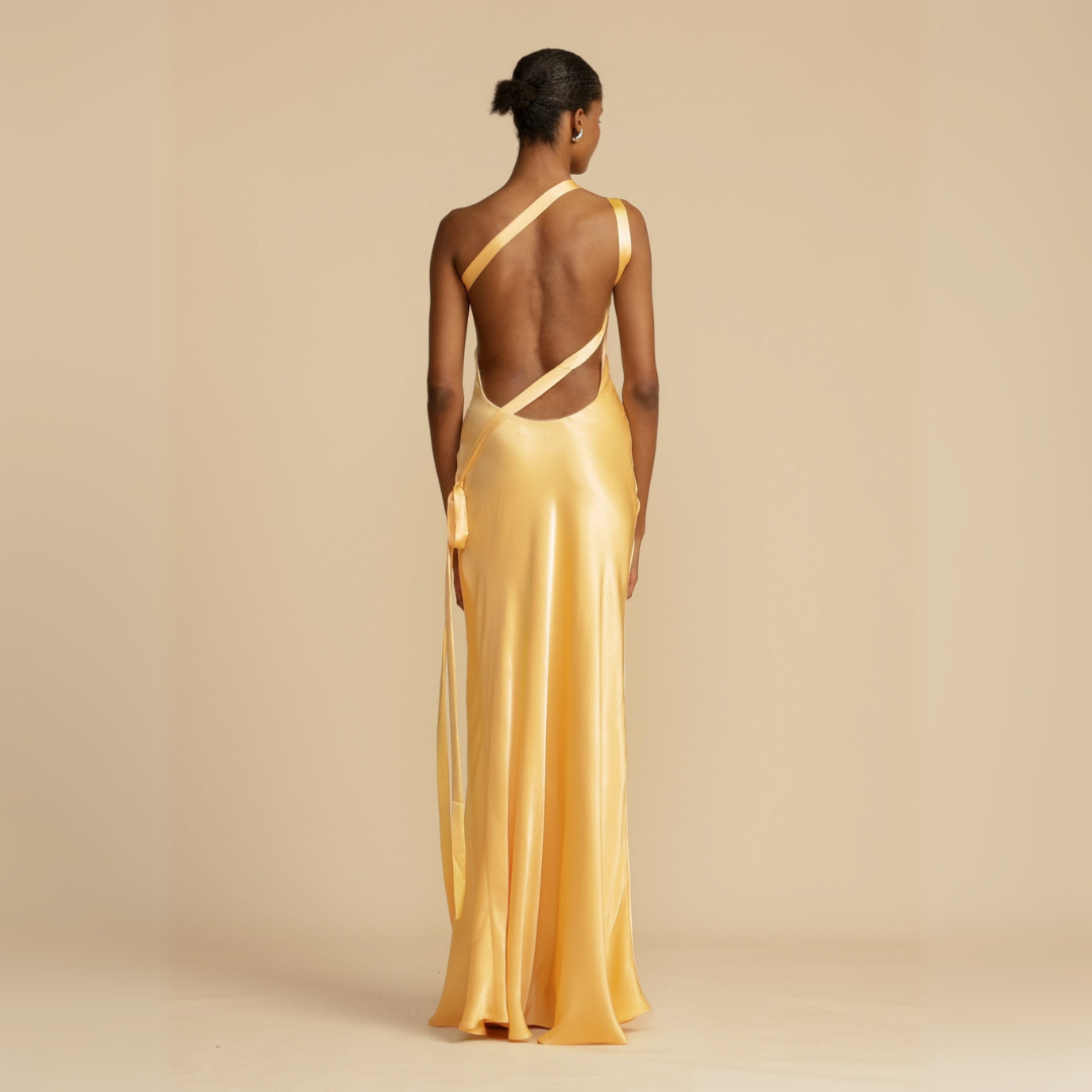 Alyssa | Elegantes asymmetrisches langes Kleid aus gelber Seide - Image 5