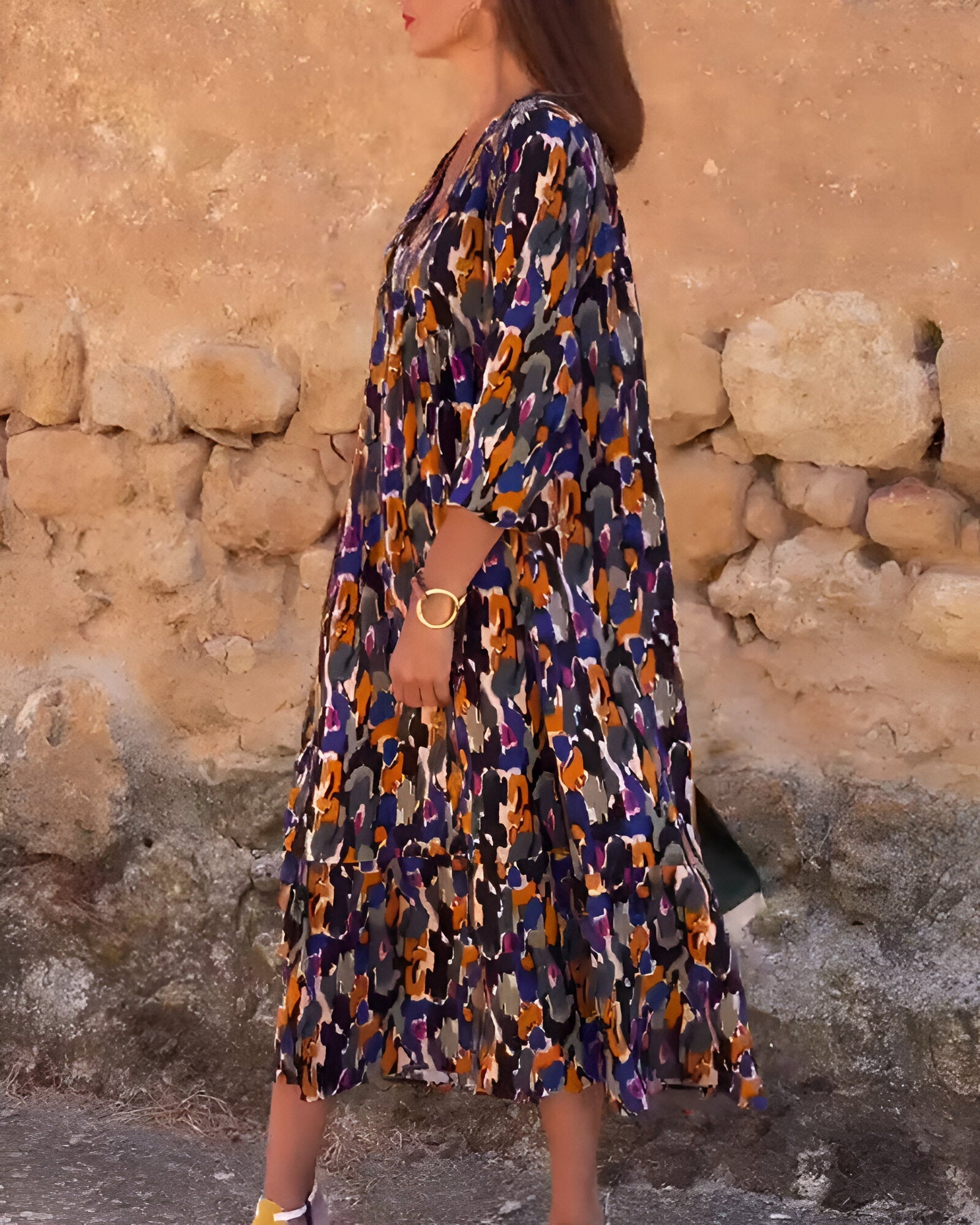 Amelie | Stylisches Midikleid mit V-Ausschnitt und Dreiviertel-Ärmeln - Image 4