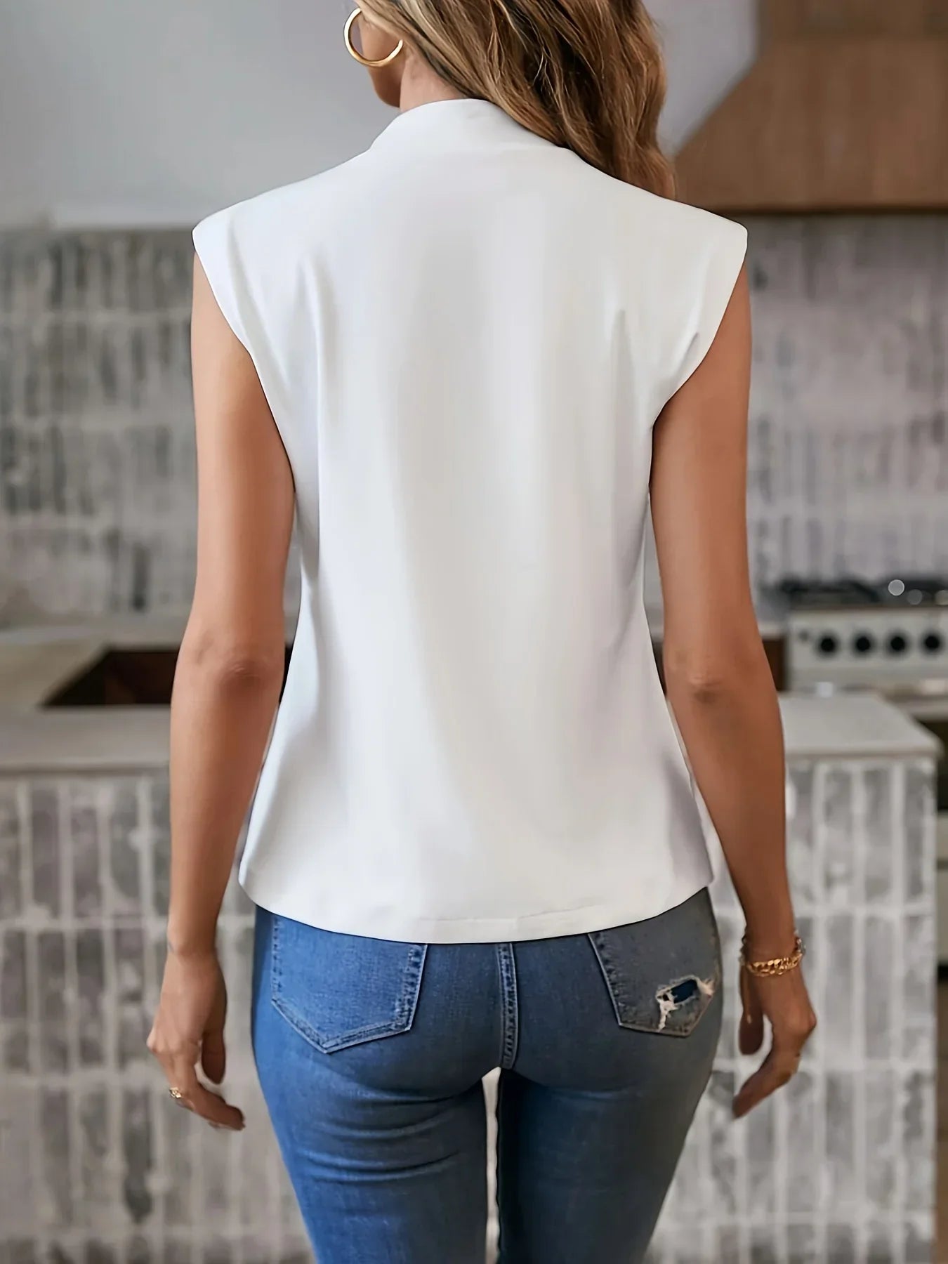 Edda | Elegante weiße ärmellose Bluse - Image 4