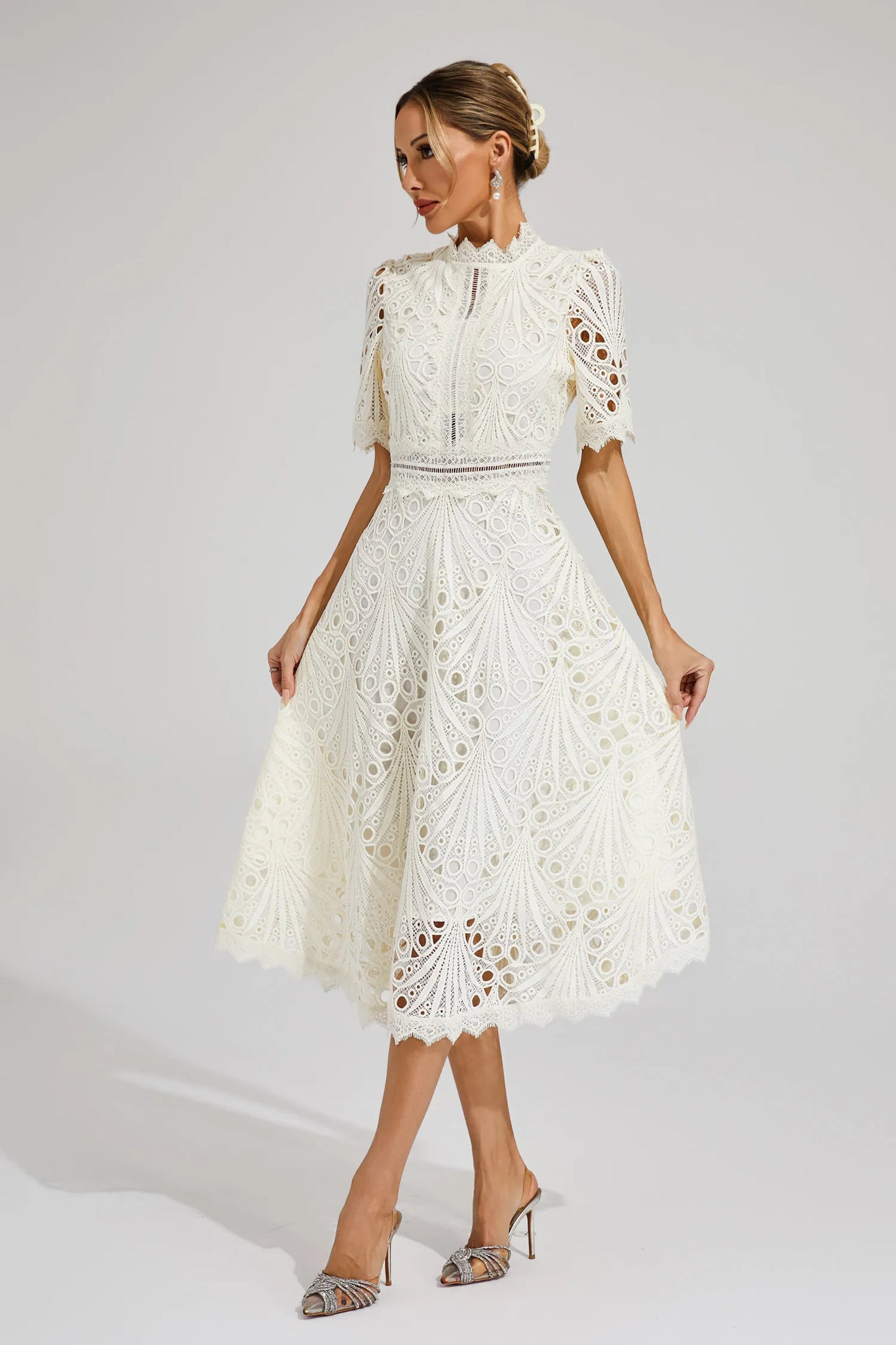 Joelle | Elegantes Midikleid aus Spitze für anspruchsvolle Frauen - Image 1