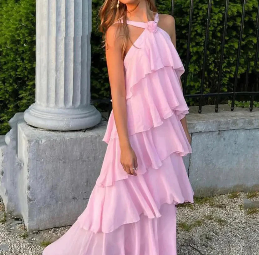 Nadine | Zartrosa geblümtes Maxikleid mit gerafften Lagen - Image 2