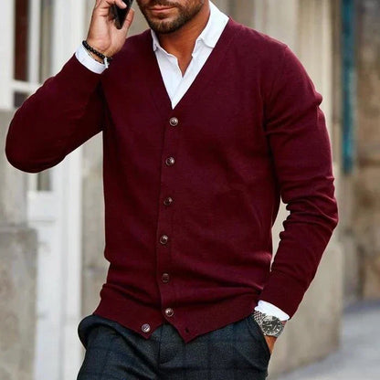 Kilian | Herren V-Ausschnitt Strickjacke mit Knopfleiste - Image 2