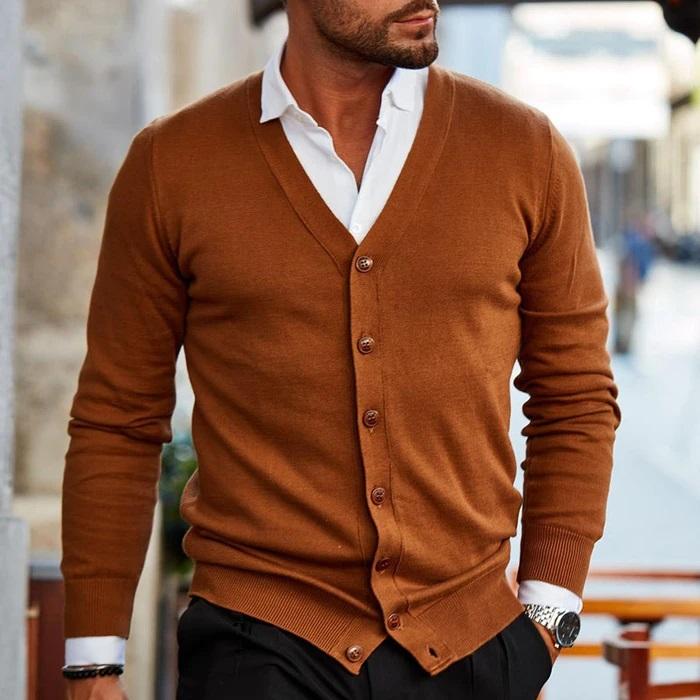 Kilian | Herren V-Ausschnitt Strickjacke mit Knopfleiste - Image 3