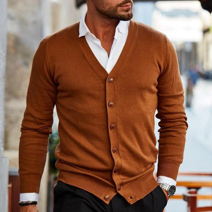Kilian | Herren V-Ausschnitt Strickjacke mit Knopfleiste - Image 3