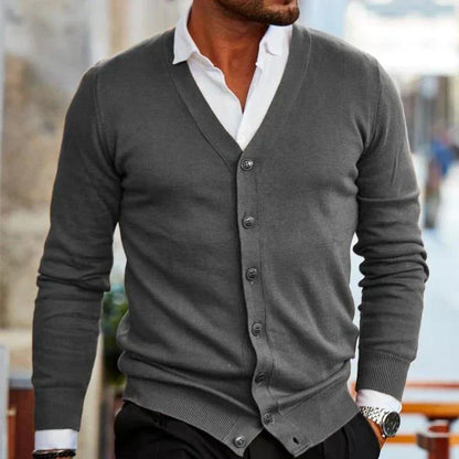 Kilian | Herren V-Ausschnitt Strickjacke mit Knopfleiste - Image 5