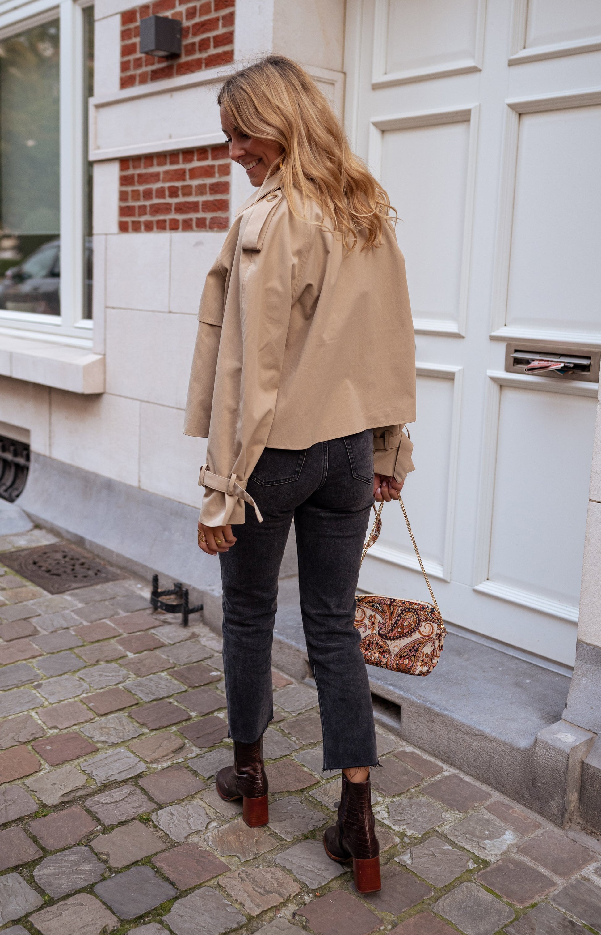 Rosa | Damen Kurzmantel Zweireiher - Image 2