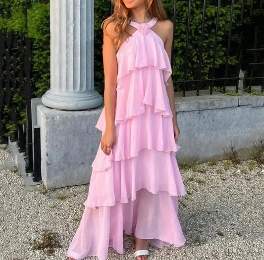 Nadine | Zartrosa geblümtes Maxikleid mit gerafften Lagen - Image 1